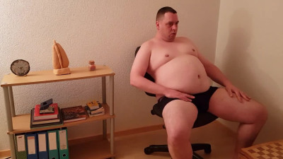 Hairy Pasci im Büro