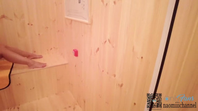 I had creampie sex with a big butt beauty girl getting covered in sweat in the sauna.