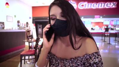 POV - Cuando acompañas al CINE a tu amiga Y NO llega su NOVIO