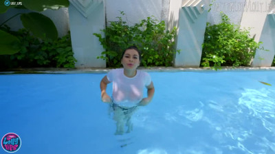 WE HAD FUN IN POOL WITH MY GIRLFRIEND AND SHE WANTED FUCKS WITH ME
