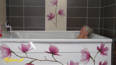 Hairy Cougar Fingering Herself In Bath Gets Surprised By Stepson