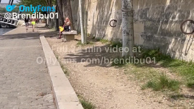 Un fan me folla duro frente a la torre Eiffel, sexo con un desconocido