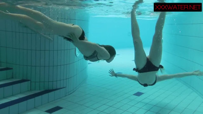 Nastya and Libuse sexy fun underwater