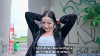 Blackhair euro teenie reverse rides after bj and pickedup