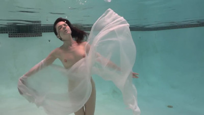 Underwater Nude Model Kristy Jessica