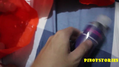 Lumalamon ng Tim Tam Habang Kinakamay ng Kikay na Pinay Gamit ang Lovin69 Lubricant Mula sa Shopee!