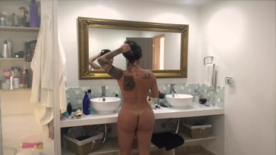 Andrea Garcia DESNUDA en el baño