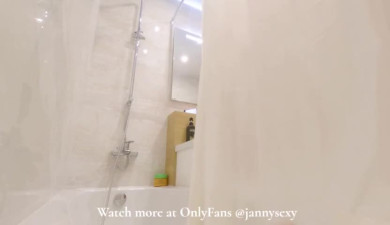 Fingering with Water in the Shower