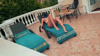 Let me welcome you to my new Summer Crib! Sexy College Girl and Model Yoya Grey