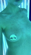 I SUNBATHE IN THE SOLARIUM NAKED