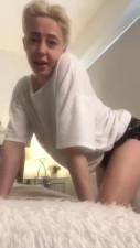 Sexy MILF Spanks Arse and Plays with Pussy