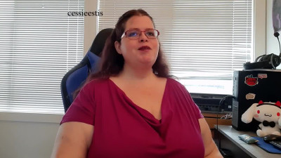 BBW MILF Playing Nuclear Throne