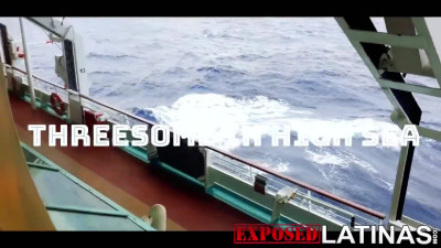 KOURTNEY LOVE THREESOME IN HIGH SEA