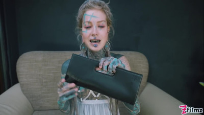 Anuskatzz shoves a stainless steel dildo up her ass