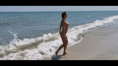 Amateur Pee on the Beach ! Nude Girl Enjoying Freedom. WetKelly