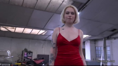 Czech blonde slut Greta Foss squirting
