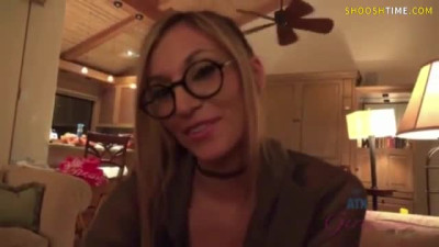 LOOK HOW SHE RIDES! Right to the creampie