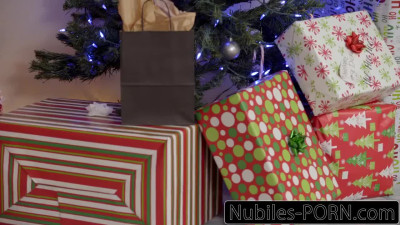 Nubiles-Porn his Gift is Riley Reid & Hot Threesome