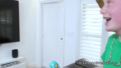 Gringo stepsosn POV fucks curvy MILF stepmom
