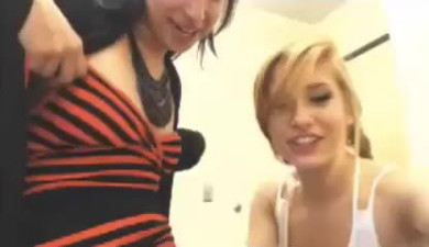 Chaturbate: 2 Teens in School Classroom