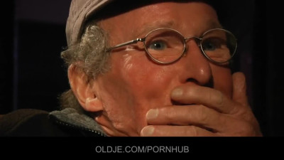 Old Fart got Blind Date with Young Kerry
