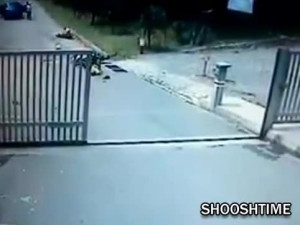 Maniac Gives Police the 2 for 1 Special