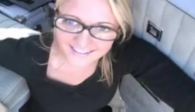 Quirky Girlfriend Takes An Explosive Facial