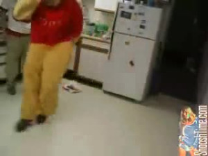 Its Winnie the retarded dancer!