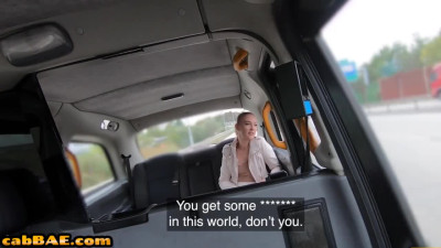 Amateur taxi bigass babe fucked outdoor in cab by driver