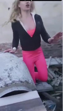 la rubia peronista nicole salta y se le ve la pija y le rebotan los huevos