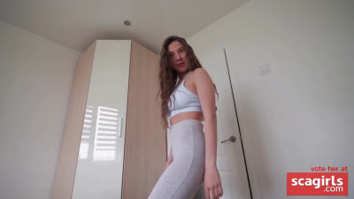 Photographer Gets Hot Deep Sex from Gorgeous Lily