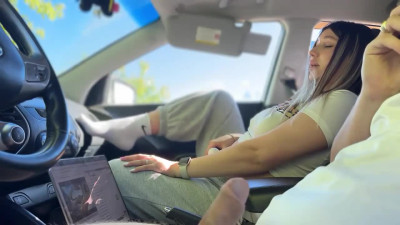 Chubby girlfriend handjob in car