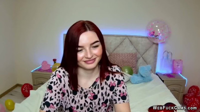 Cute redhead babe NicolPot chats on webcam live solo show