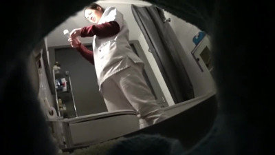 aussie Stepmom peeked in the bathroom