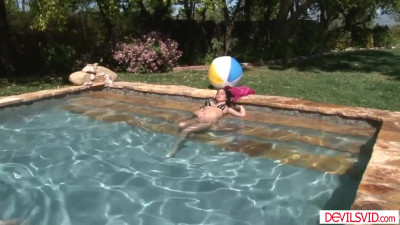 Big tits latina girlfriend getting fucked in swimming pool
