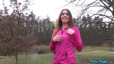 Elle Rose - Sexy jogger fucked in the woods