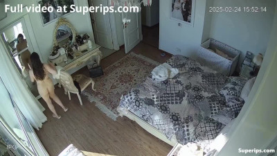 IPCAM – Beautiful Arab mom naked in her room