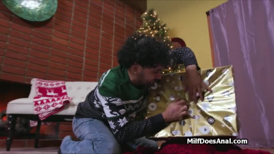 Ass and titty fucking curvy cougar on xmas