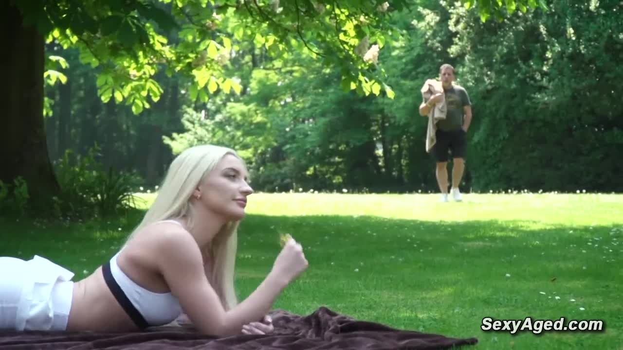 Watch Old man Philippe Soine fucks sexy blonde Angela Vidal in the public park Short Sex Videos - Duration: 05:10 | ePornNEW.
