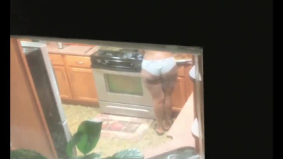 voyeuring booty stepdaughter in kitchen