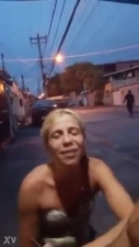 CASADA NO MEIO DA RUA