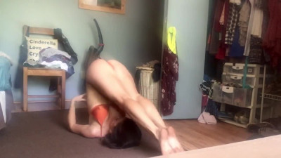 AMATEUR homemade XXX HOT brunette YOGA