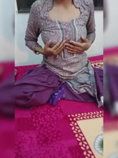 Desi bhabi boobs show