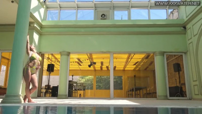 Nicole Pearl the most milf in the world swimming