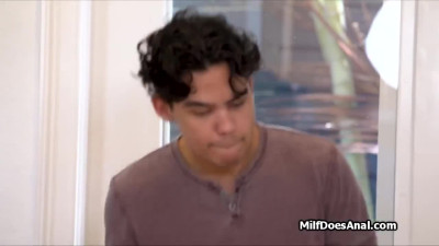 MILF wants anal from stud burglar