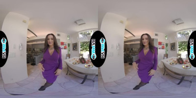 WETVR VR Porn Orgasmic Vibrations With Amber Moore