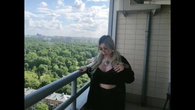 my girl neighbor decided to suck all my cum right on the public balcony
